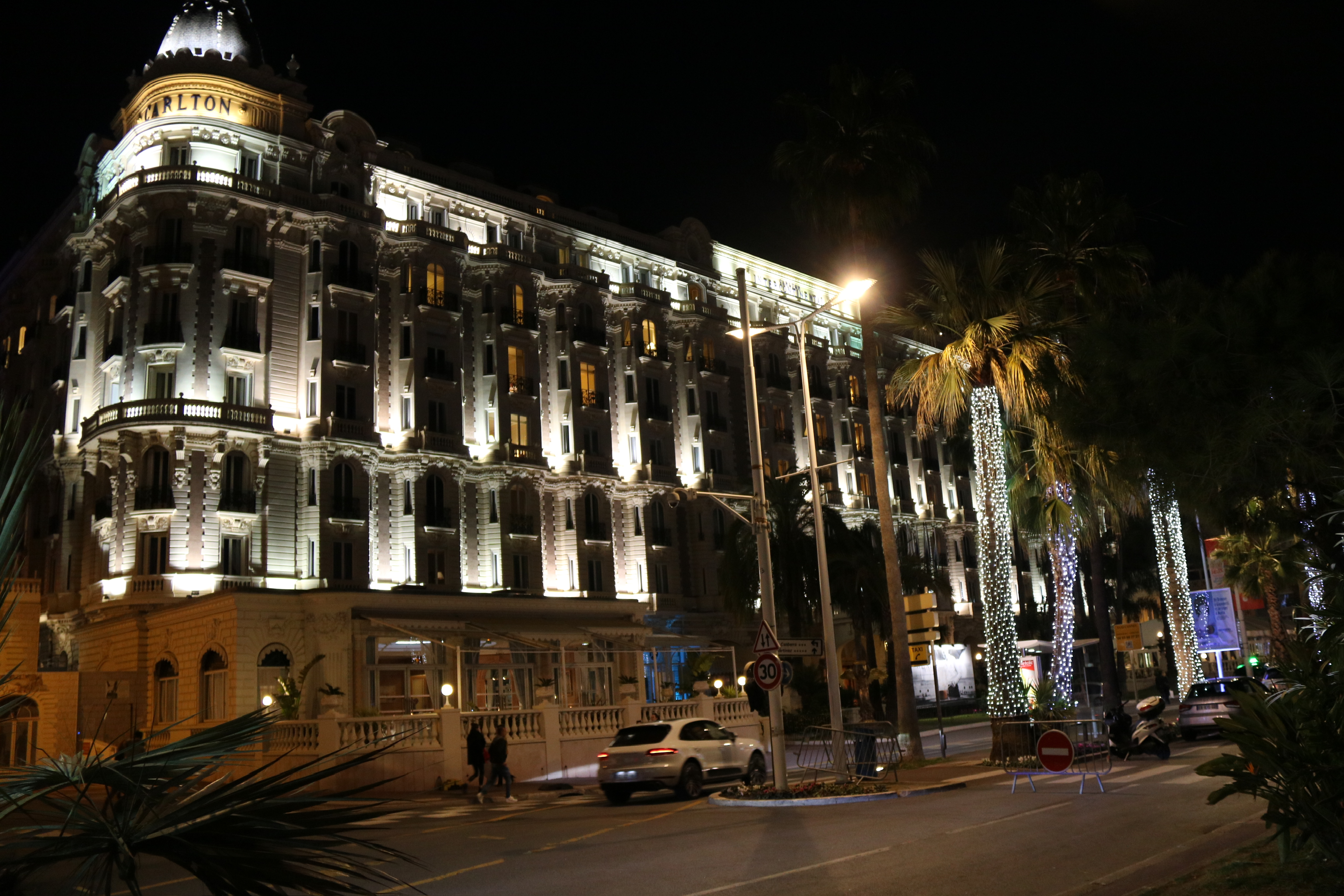 Cannes, la Croisette, l’hôtel Carlton